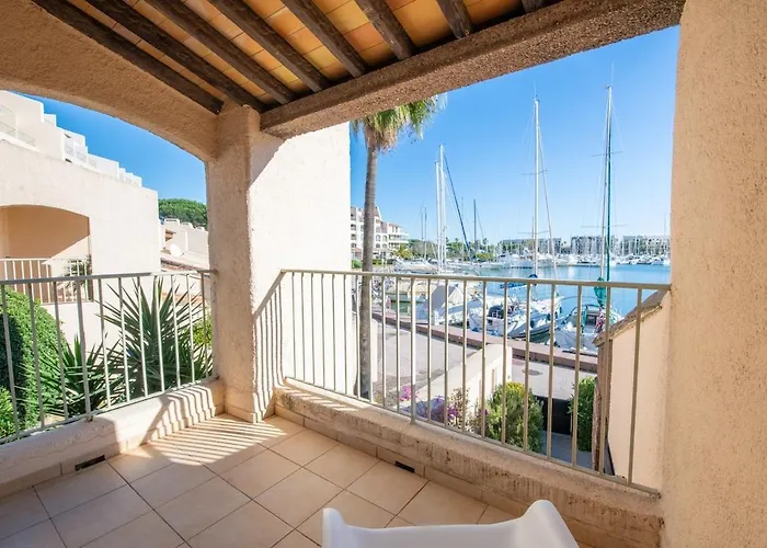Appartement Magnifique Avec Vue Sur Les Bateaux Cogolin